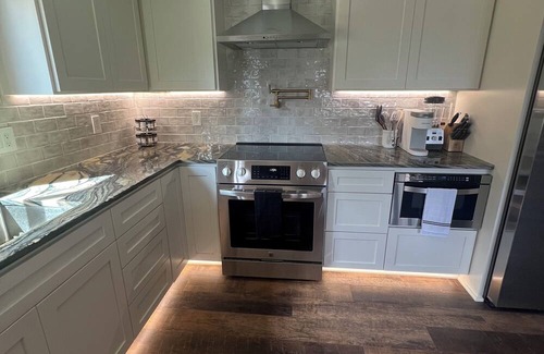 Alvadore Cabina | Cabin Retreat-nearUO-Arpt-Vineyards-slps 1-16-Events ok with prior-PETSTAYFREE