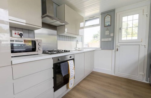 Grimsby Cabina | Pet Haven Humberston Fitties