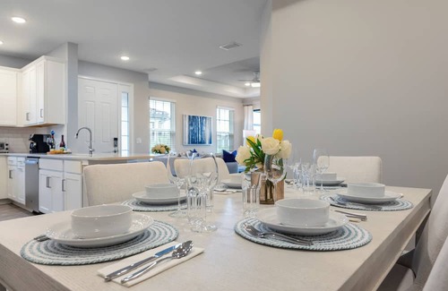 Braden River Casa | Resort Amenities- Pool/Gym/Golf-3 Beds 2 Baths-Lakeview-Dogs Ok