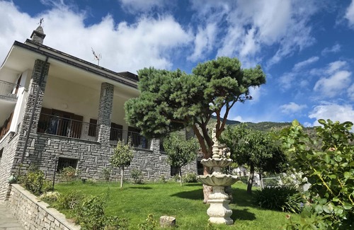 Villair-Amerique Apartamento | Lighthouse Retreat – Relax in a Peaceful Garden with Breathtaking Mountain Views