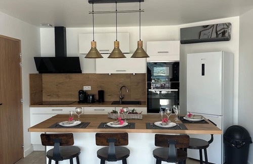 Saint-Vallier Apartamento | Apartment with breathtaking view of the Rhône, in a quiet location free parking