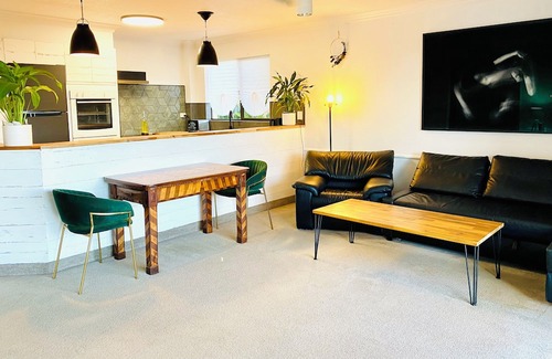 Bilambil Heights Apartamento | 2br Apartment, Pool, 12 mins to GC Airport