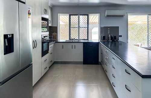 Mackay Casa | The Ranch - 4brm/3bth/AC/Pooln10 minutes from most everything