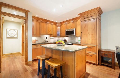 Blackcomb Villa | Large 3BR Chalet Style Townhome with Free Parking!