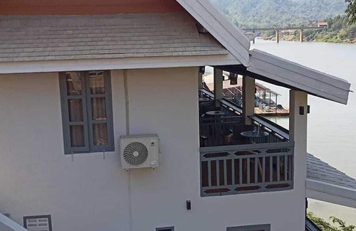 Nong Khiaw Villa | Dokchampa River View Villa