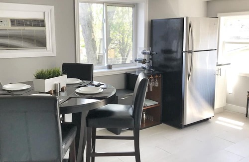 Walkerville Apartamento | Modern Comfort Meets Convenience – 3BD-2BA Apartment in Windsor