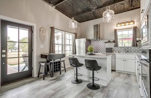 Lake Bridgeport Cabina | Unique Barn by the Lake in Bridgeport, Texas