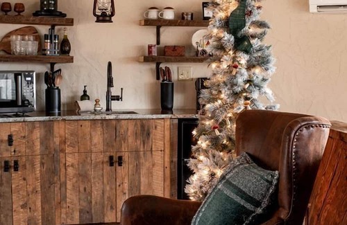 Rising Fawn Cabina | Amazing Hobbit House with Fire Pit and Barbecue in Rising Fawn, Georgia