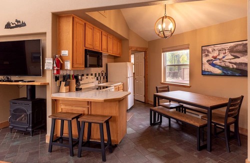 Salida Cabina | Eco-Friendly Cabin with Views of the Rocky Mountains in Colorado