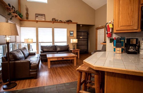 Salida Cabina | Eco-Friendly Cabin with Views of the Rocky Mountains in Colorado