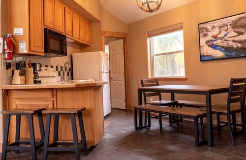 Salida Cabina | Eco-Friendly Cabin with Views of the Rocky Mountains in Colorado