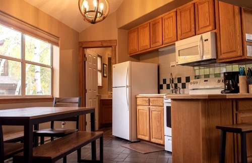 Salida Cabina | Secluded Getaway with Mountain Views along the Arkansas River in Colorado