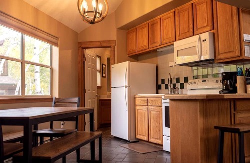 Salida Cabina | Secluded Getaway with Mountain Views along the Arkansas River in Colorado