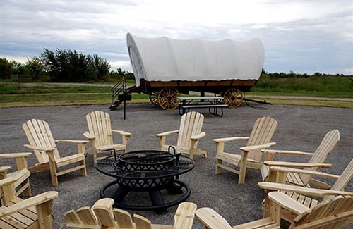 South Oklahoma City Casa | Cozy Conestoga Covered Wagon for 6 on Oklahoma Farm, for Memorable Glamping Vacations