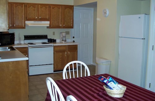 Richmond Casa | Perfect for Extended Stays! 1st Floor Bedroom, Fenced Area for Pets!