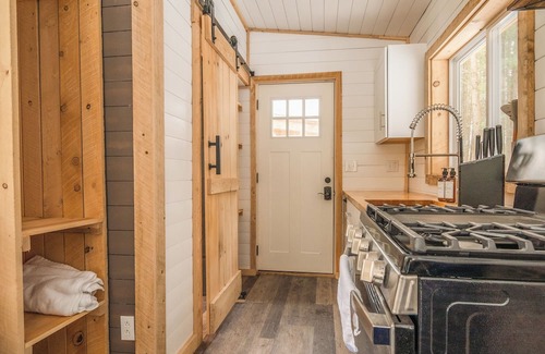 Jay Casa | Forest Bathing: Off-Grid Tiny Home, Pond w/Kayak