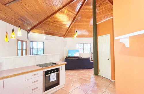 Cornubia Casa | Tropical escape in central location/Entire house