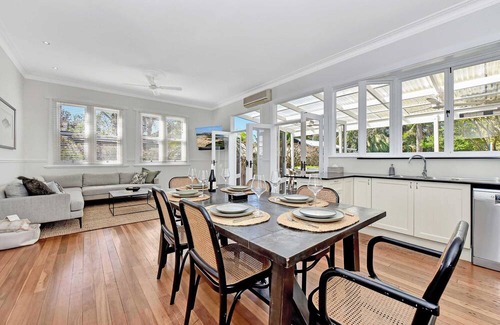 Merewether Casa | "Tosca" Elegant Merewether Beach House with Pool