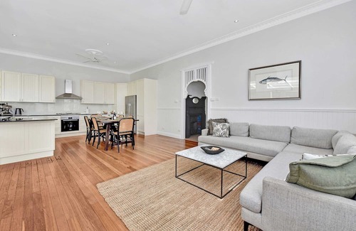 Merewether Casa | "Tosca" Elegant Merewether Beach House with Pool