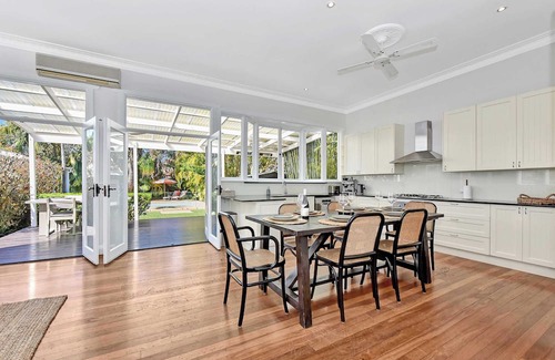 Merewether Casa | "Tosca" Elegant Merewether Beach House with Pool