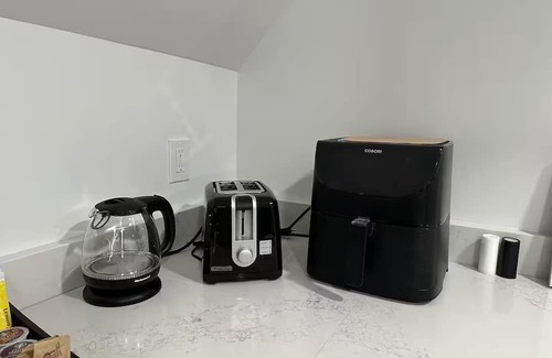 Bergenfield Casa | -NEW- Modern NYC Escape near MetLife/AD MALL/EWR