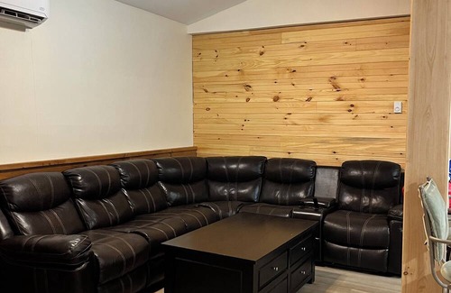 Chelton Cabaña | Pine haven cottage two minute drive to provincial park with fabulous beach