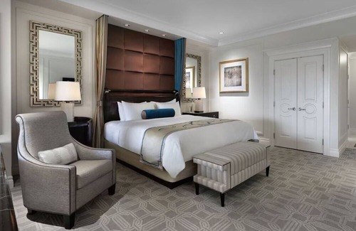 Las Vegas Hotel | 3 Luxury King Suite at Palazzo at The Venetian