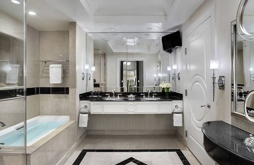 Las Vegas Hotel | 3 Luxury King Suite at Palazzo at The Venetian