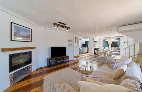 Torremolinos Chalet De Esquí | Casa Calma - Your Mediterranean Home Office (pet allowed)