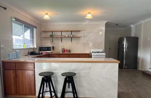 Slacks Creek Casa | 3BR Cottage Home w/Ample Parking