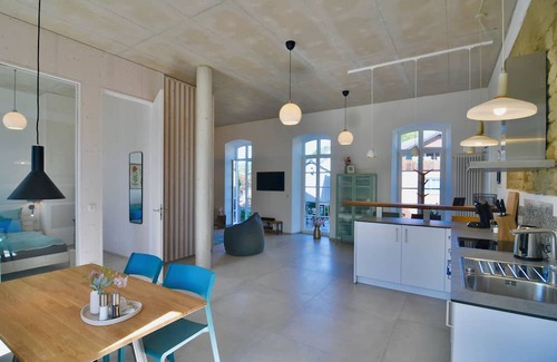 Baustert Apartamento | Modern living in the classroom of an old school