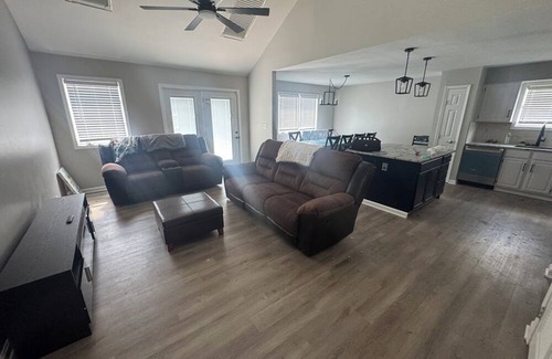 Avondale Melbourne Heights Casa | The Ville Getaway! Centrally located to EVERYTHING!