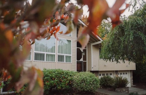 Renton Casa | Cedar Grove 3B2B Upper Unit/Yard & City Access