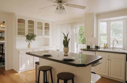 Renton Casa | Cedar Grove 3B2B Upper Unit/Yard & City Access