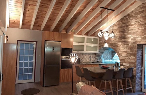 Altares Casa | Holiday Home 'Casa Das Cales' with Sea View, Wi-Fi and Air Conditioning