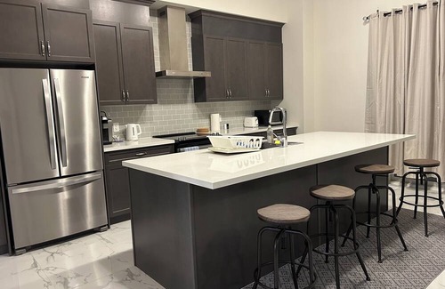 Whitby Casa | Clean and Spacious 4-bdrm Family home in Whitby!