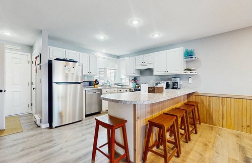 Center Ossipee Condominio | All Season Stunning Views & Lake Access: Water sports, Hiking, Golfing, Skiing