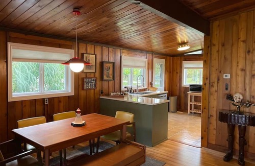 Leamington Cabaña | Cozy Waterfront Cottage – Fishing, Firepit, Wineries, Birdwatching & Views