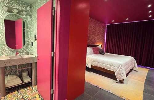 Cherokee Triangle Hotel | Hotel Hilo - Room 203