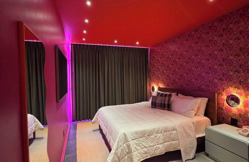 Cherokee Triangle Hotel | Hotel Hilo - Room 104