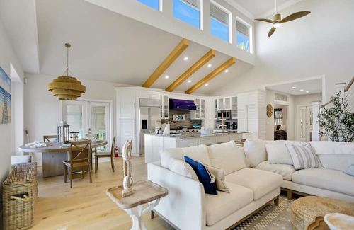 Palm Harbor Casa | Luxurious waterfront home w/pool, hot tub, game room, dock & water activities