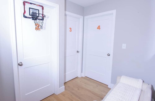 Danville Casa | Spacious 4-bedroom building in lovely Danville with AC