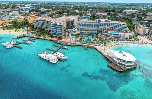 Downtown Nassau Apartamento | Margaritaville Marina One Bedroom King Suite with Living Room and Oceanfront.