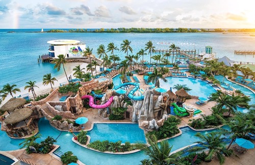 Downtown Nassau Apartamento | Margaritaville Marina One Bedroom King Suite with Living Room and Oceanfront.