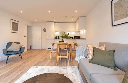 Gravesend Apartamento | Fabulous 2BR Apartment at Trinity Point, Gravesend