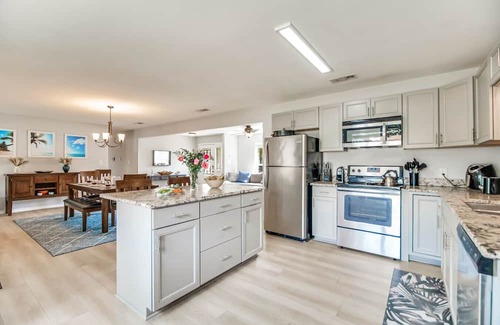 Myrtle Grove Casa | Charming Pensacola Home w/Pool & Lanai