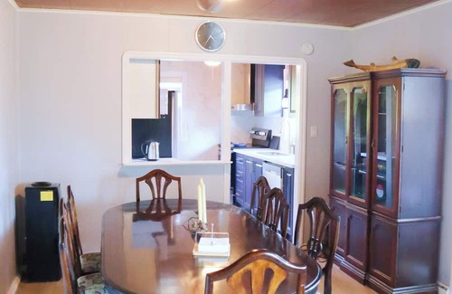 Woodview Casa | Cozy Lakeside Cottage in Woodview, ON - 6 bed, 2 bath