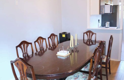 Woodview Casa | Cozy Lakeside Cottage in Woodview, ON - 6 bed, 2 bath