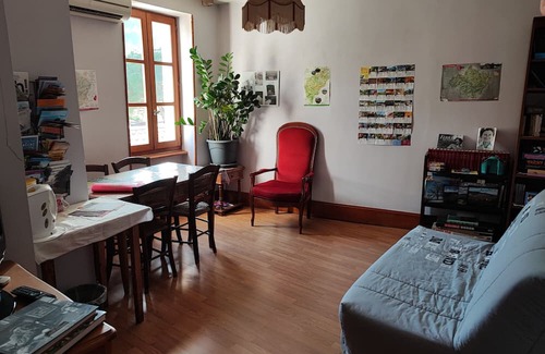 Duniere-sur-Eyrieux Casa | Holiday Home 'Coté Rue' with Shared Terrace, Shared Garden and Wi-Fi