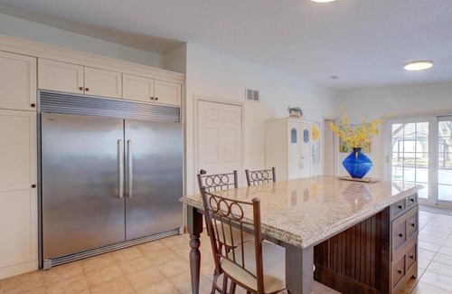 Selkirk Cabaña | The Lake Erie Retreat | Hot Tub, Fire Pit & Beach Views on Lake Erie